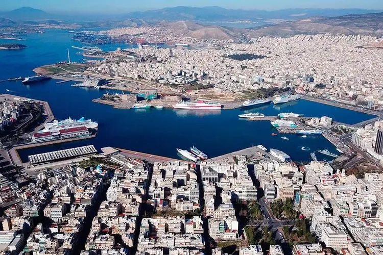 유럽 최대 항구로 변신한 그리스 비레에프스 항구.png