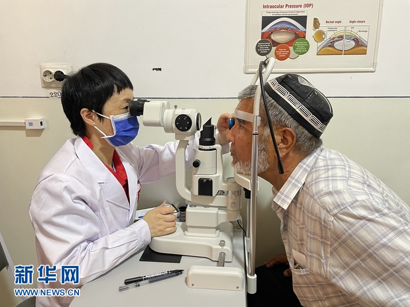 ',광명행&#039,ㅡ 중국 의료진이 우즈베키스탄 하오한에서 백내장 환자를 치료하고 있는 모습(2023년 5월 22일).png