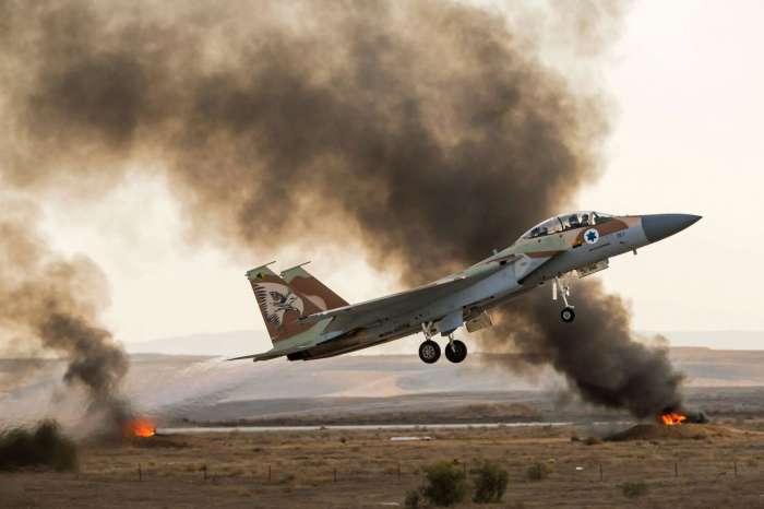 이스라엘 공군의 F-15 전투기.png.jpg