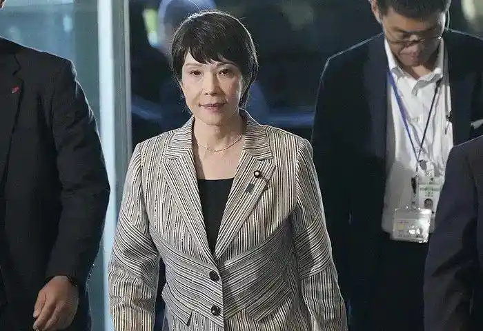 다카이치 사나에.png