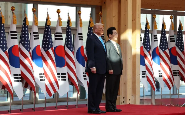 이재명 대통령이 10월 29일 경북 경주박물관에서 열린 도널드 트럼프 미국 대통령 공식 환영식에 참석하고 있다.png