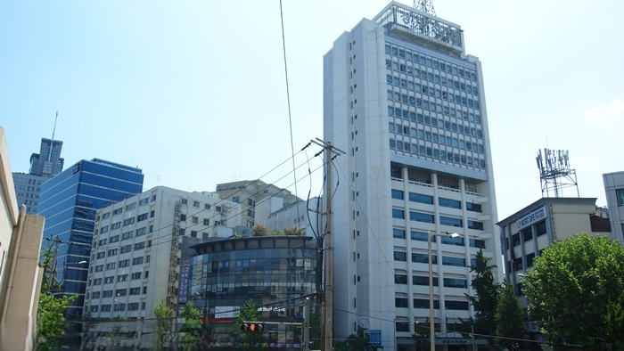민주노총 본부가 입주해 있는 정동 경향신문사 본관 건물-2.png