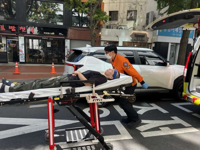 천막 단식농성 19일째, 119에 실려가는 함계남 동지-3(260921).jpg